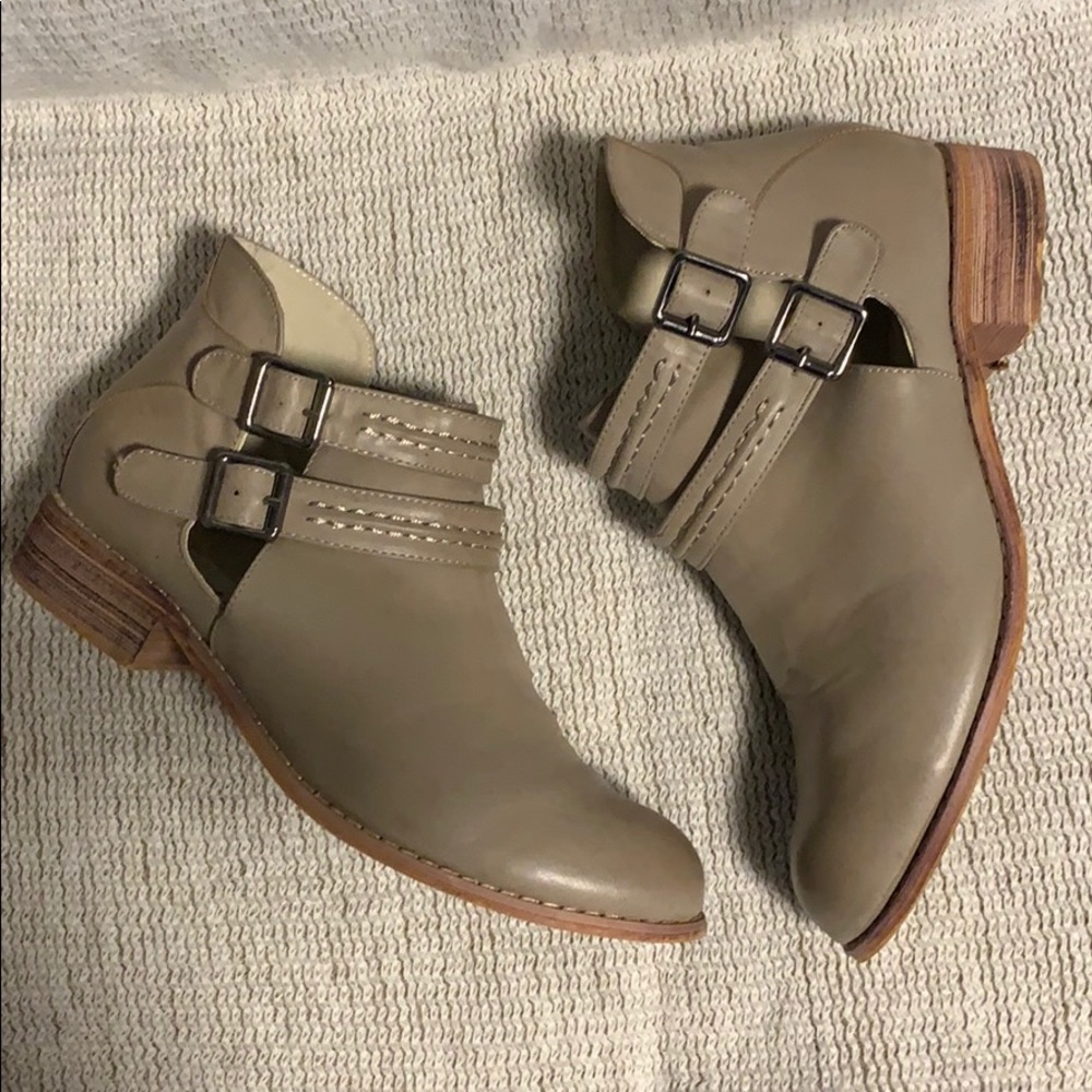 Tan Mata booties